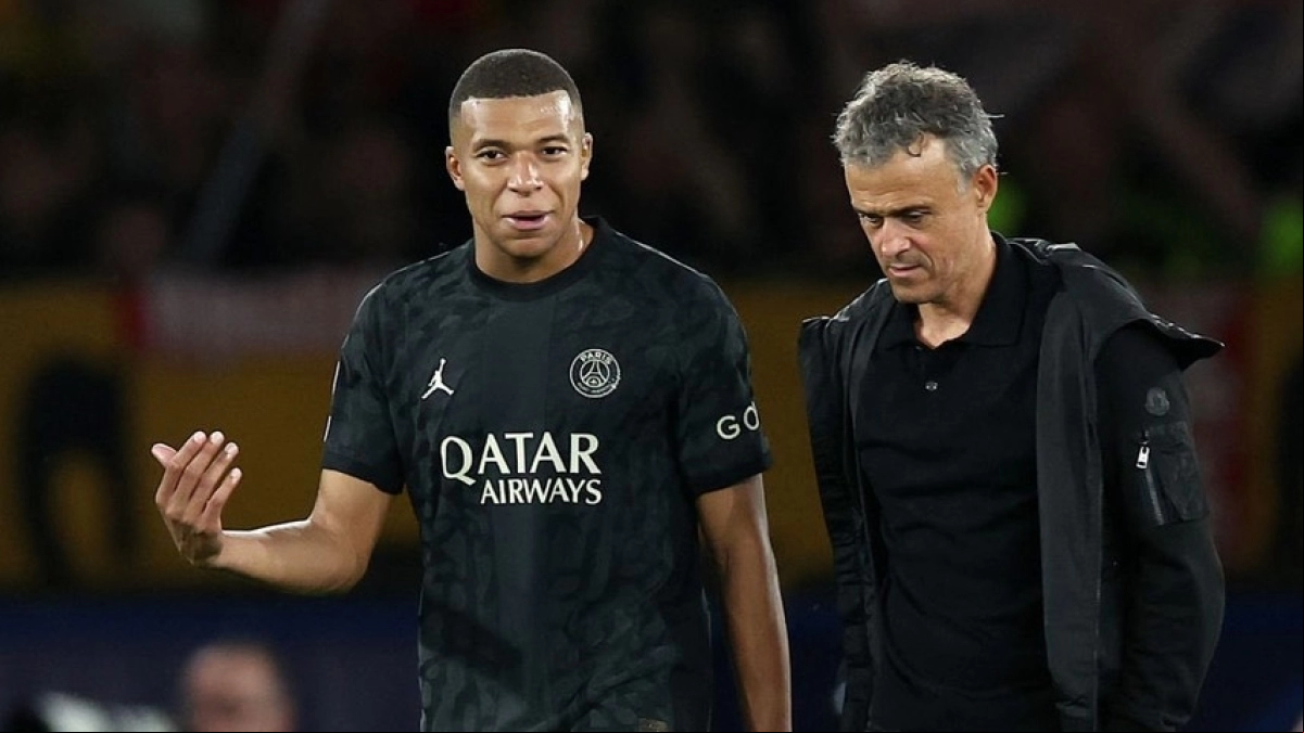 El PSG va a por Kvaratskhelia y Osimhen con una oferta de 200 kilos al Nápoles / RPCTV