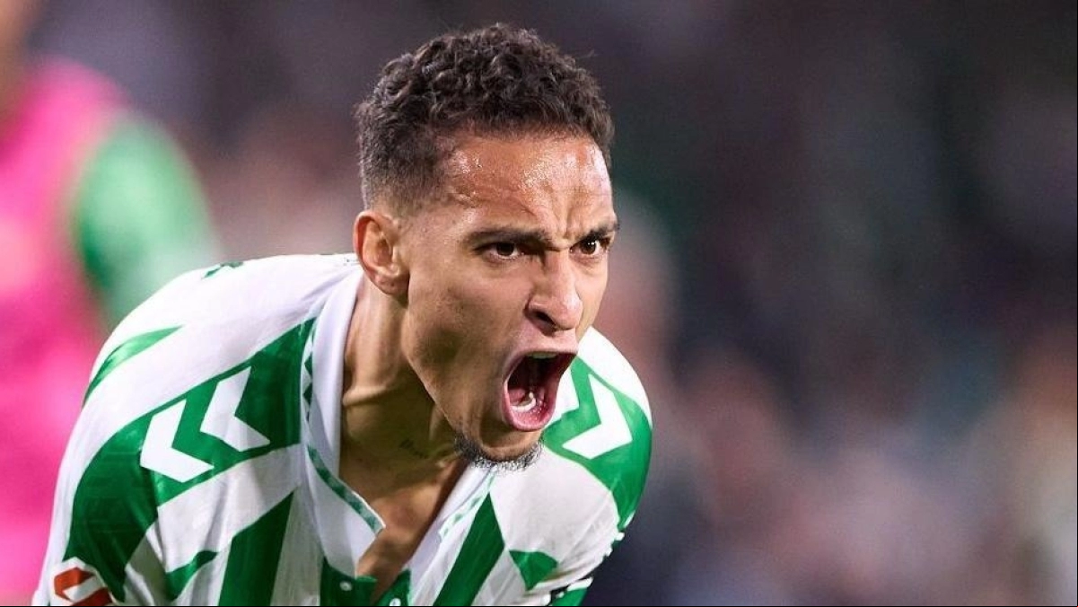 El Betis piensa en Chukwueze para olvidar a Antony / BBC