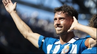 El club de la Premier League que va por el fichaje de Javi Puado