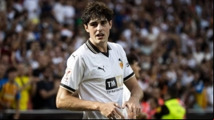 Javi Guerra quiere quedarse en el Valencia / Transfermarkt