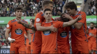 The players of Celta de Vigo celebrate a goal by Alfon González