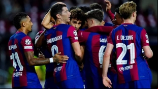 Los jugadores del Barcelona celebran un gol