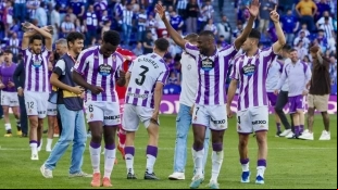Los jugadores del Real Valladolid celebran una victoria